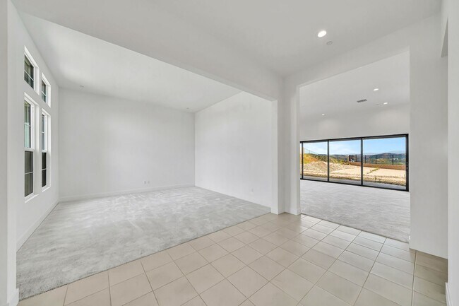 Building Photo - 30000 N Camino los Robles