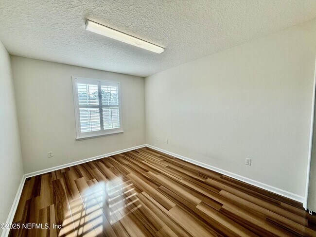 Building Photo - 488 Pine Eagle Dr