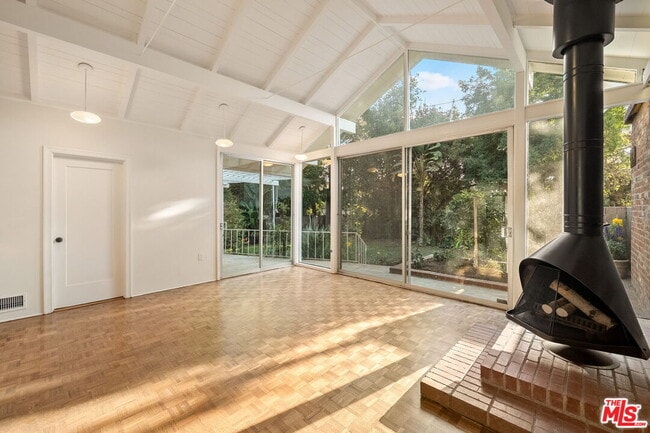 Building Photo - 440 24th St