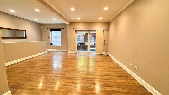 Building Photo - 6620 N Ashland Ave