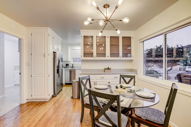 Building Photo - 672 Baden Ave