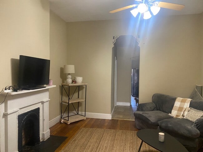 Building Photo - 317 S Pine St