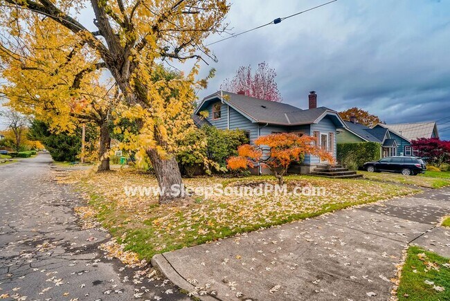 Building Photo - 3705 NE 72nd Ave