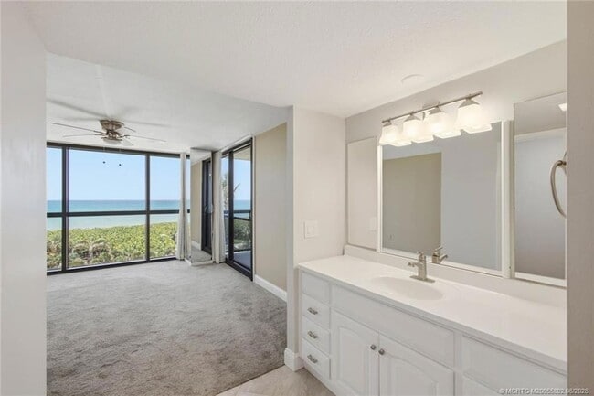 Building Photo - 10410 S Ocean Dr