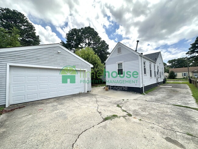 Building Photo - 809 Cambridge Ave