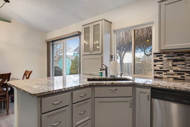 Building Photo - 7292 Newbrook Dr