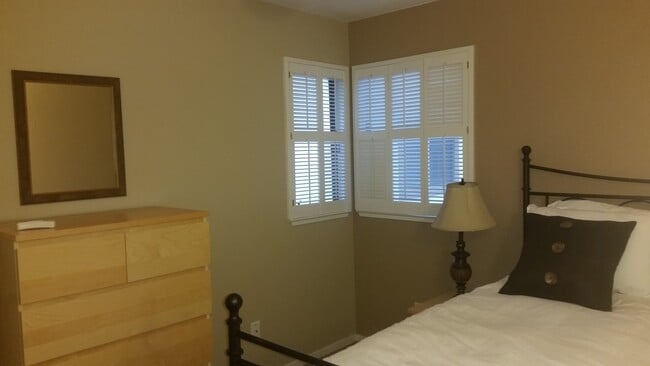 Building Photo - 295 Pimlico Dr