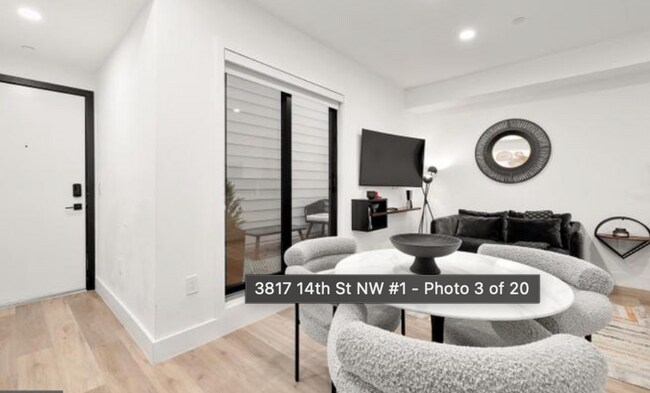Building Photo - Modern Fully furnished 2 bed Unit