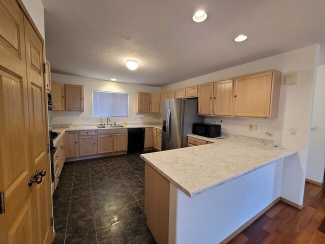 Building Photo - Spacious 3 bedroom 2 bath home in Kula-Available now!