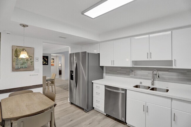 Building Photo - 5000 N Ocean Blvd