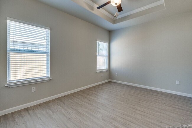 Building Photo - Stunning New Duplex Home in Seguin