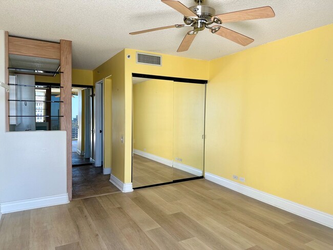 Building Photo - Pet Friendly Honolulu Park Place 2BR/2BA/2...