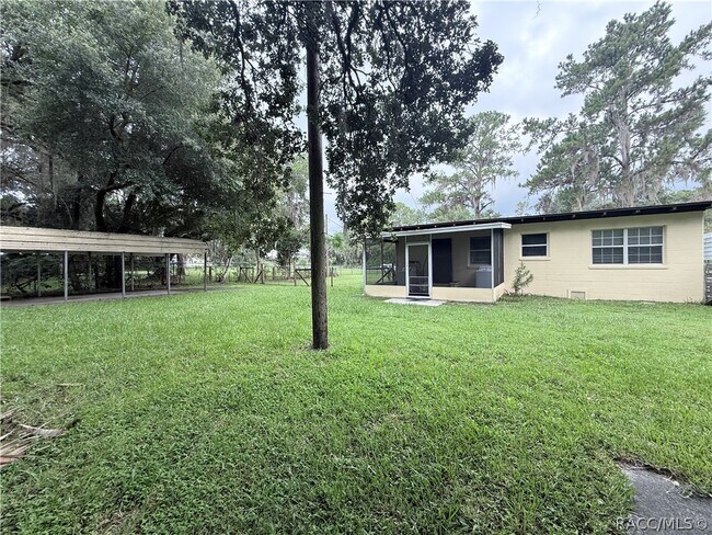 Building Photo - 10715 N Northcut Ave