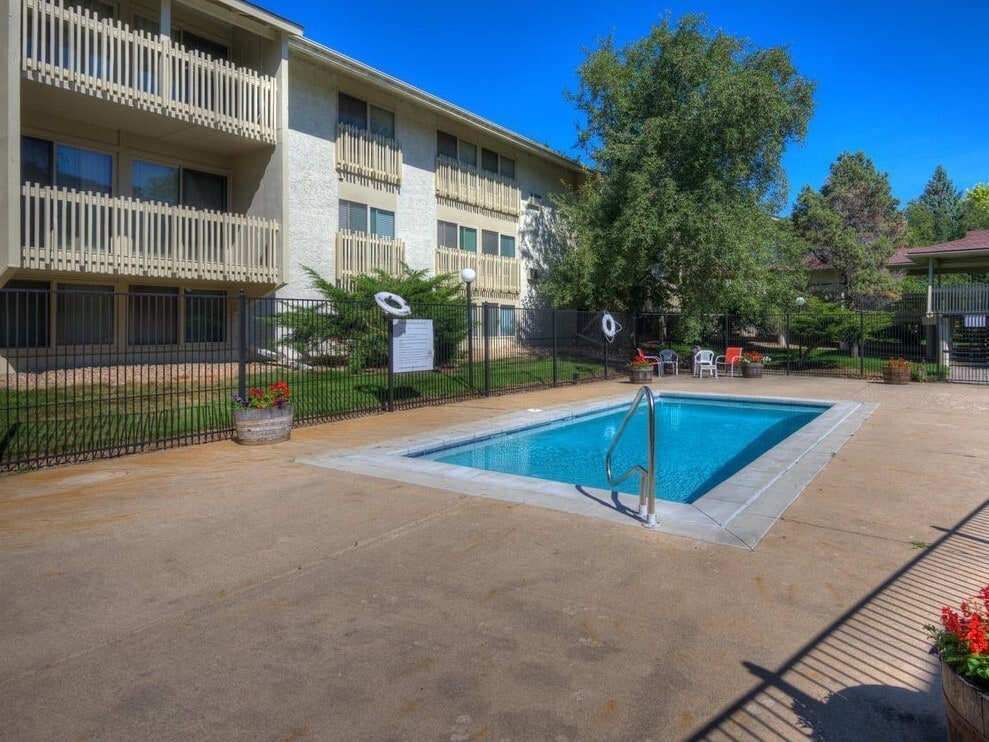 Pool area - 2707 Valmont Rd #307A