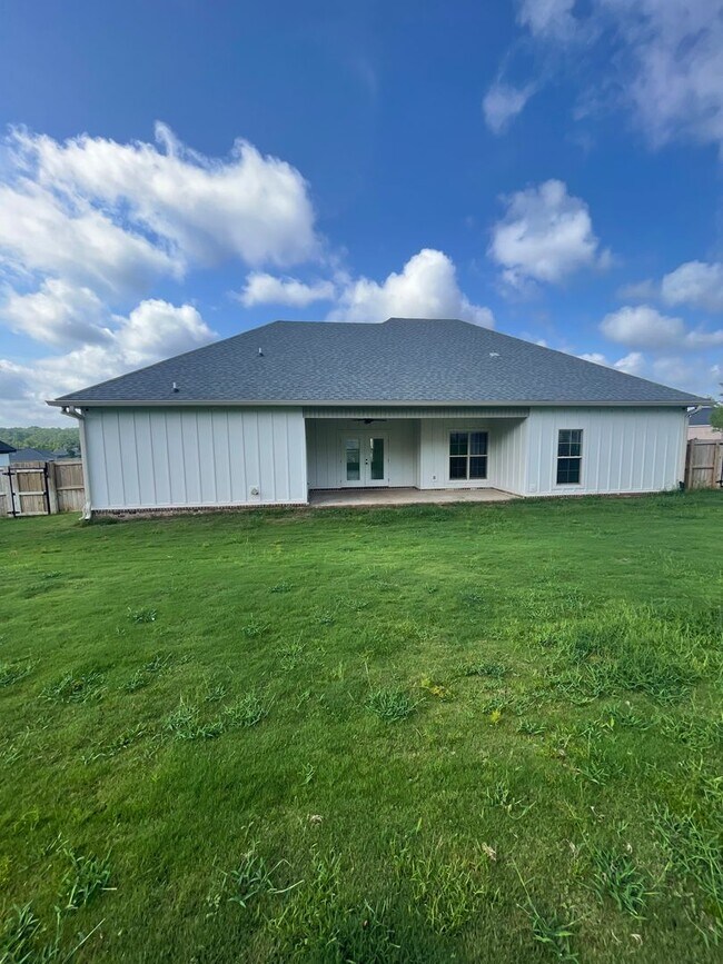 Building Photo - The Lakes Subdivision!