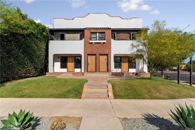 Primary Photo - 1236 Cloverdale Ave