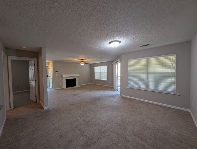 Building Photo - Pristine 2BD/2BA Condo in Southpark!