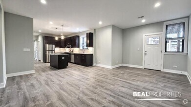 Building Photo - 3 bedroom in EVANSTON IL 60202