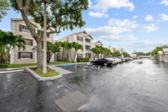 Building Photo - 2861 N Oakland Forest Dr