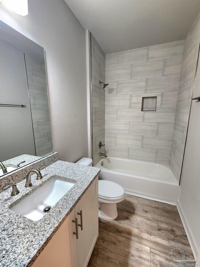 Building Photo - 106 S G St