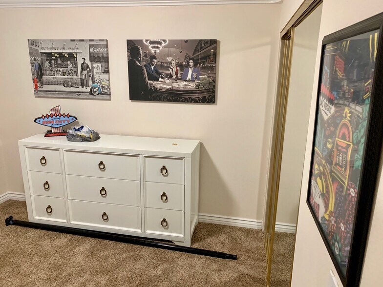 Building Photo - 565 S Royal Crest Cir