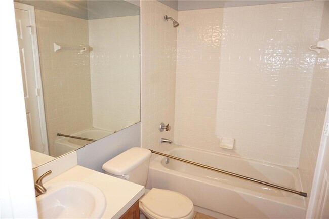 Building Photo - 962 Newcastle Cir