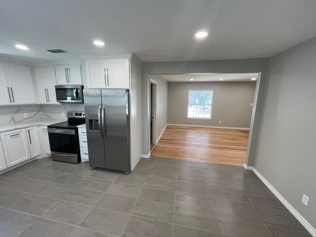 Building Photo - 2832 Cherrywood Ave