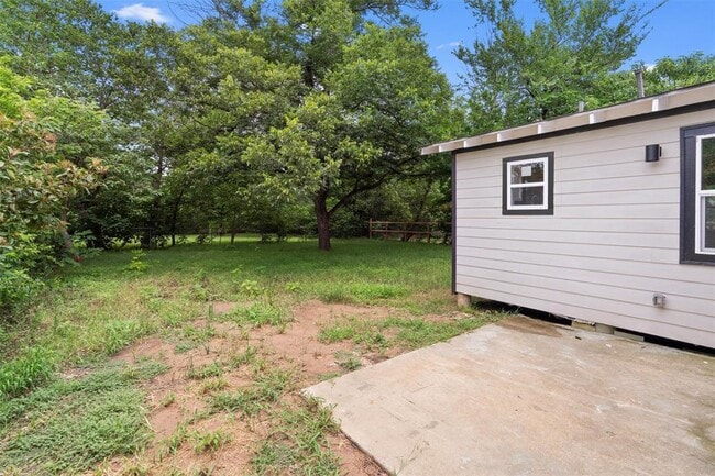 Building Photo - 1216 Jones St