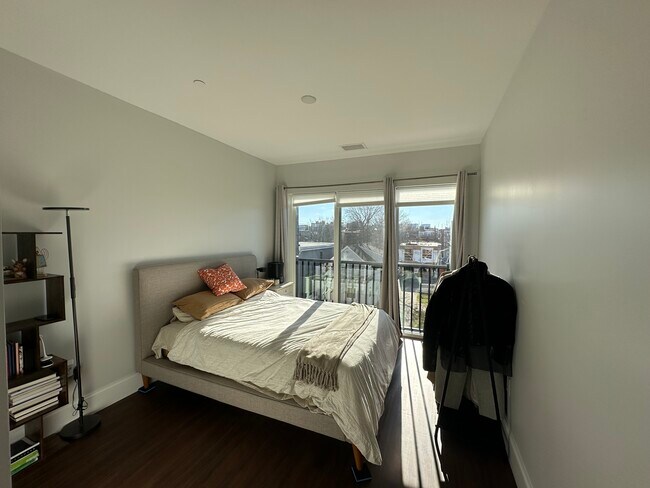 Building Photo - 205 Maverick St