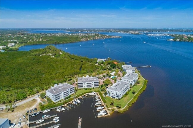 Building Photo - 1130 SW Chapman Way