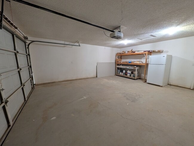 Building Photo - Perfect Family Home: 3-Bedroom, 2-Bath Gem