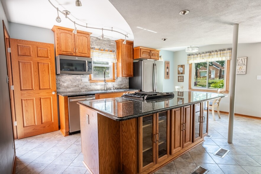 Kitchen - 4220 S Adams Ave