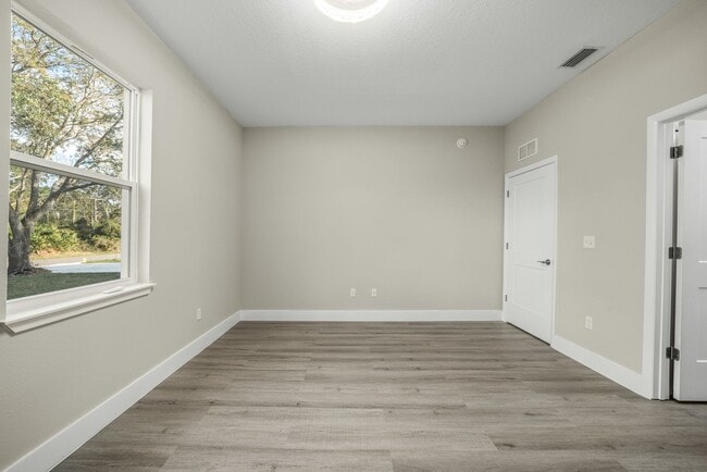 Building Photo - 3 Bedroom Home Located In The Sun N Lake Golf Community