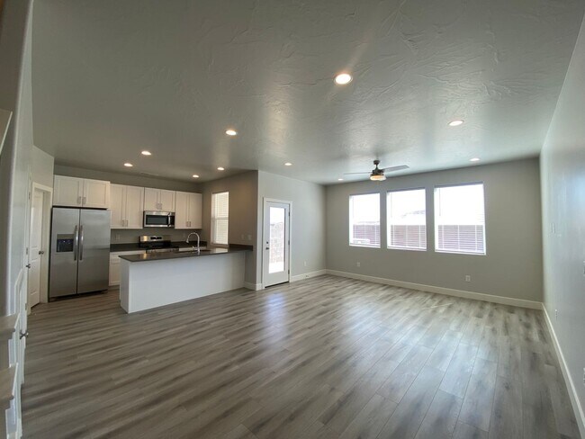 Building Photo - 3 BEDROOM SAND HOLLOW TOWNHOME FOR RENT!