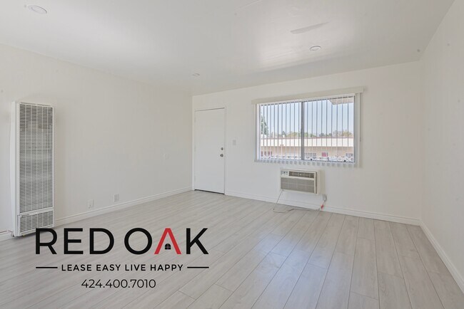 Building Photo - 7915 Vineland Ave