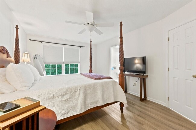 Building Photo - Town Home in Popular North Pointe