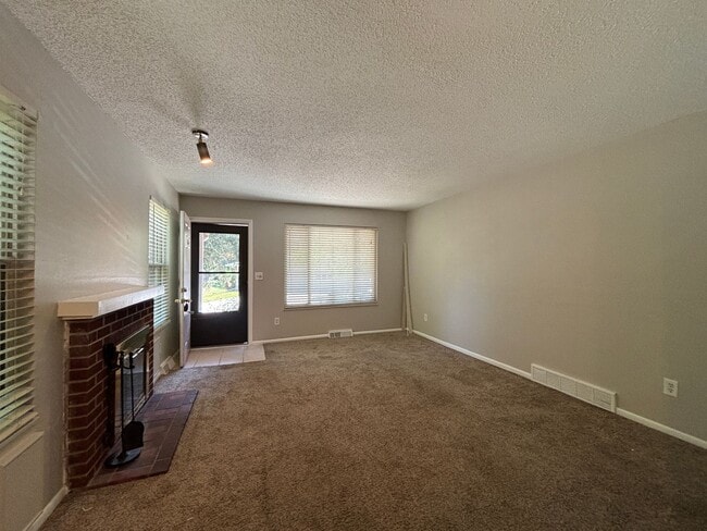 Building Photo - 2-story townhome with 1-car attached garage!
