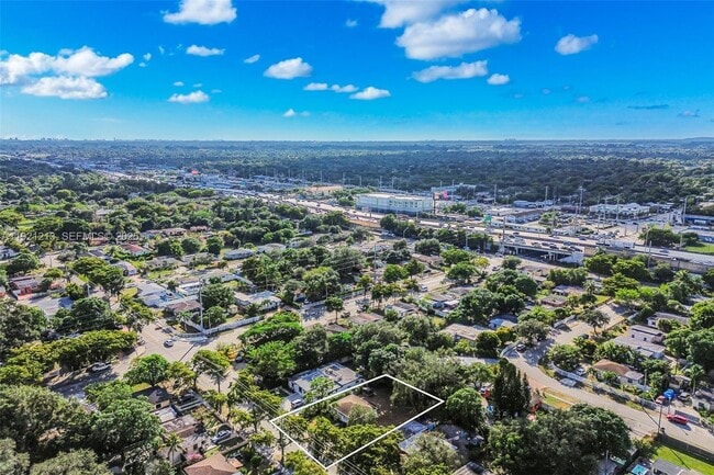 Building Photo - 13590 NW 5th Ave