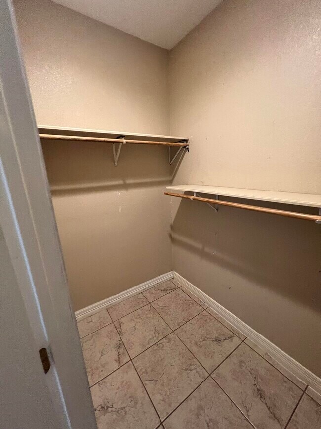 Building Photo - 373 Lenora Ave