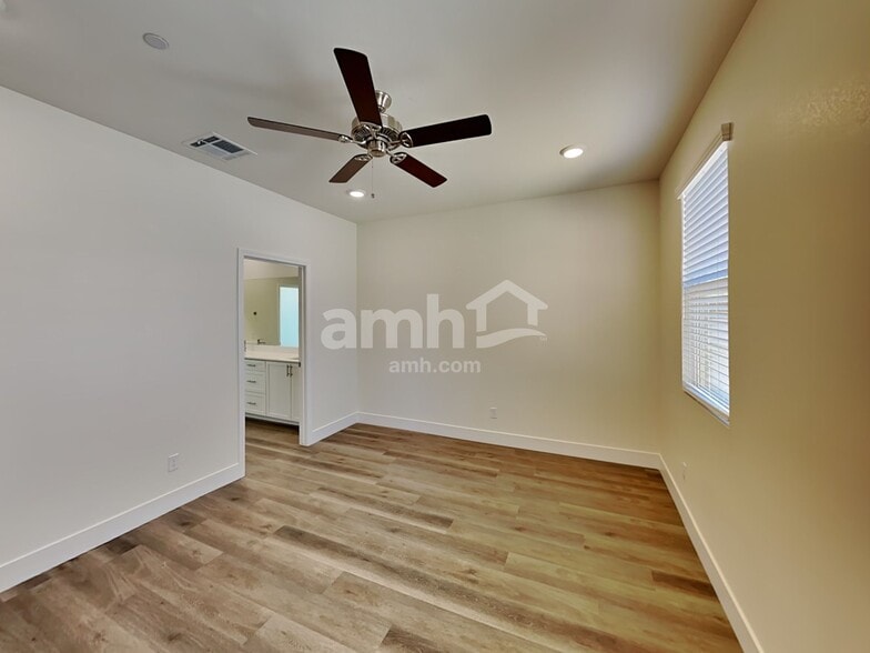 Building Photo - 521 Sacred Lotus Pl