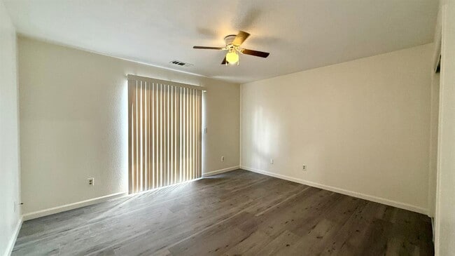 Building Photo - 2447 Knowlwood Dr