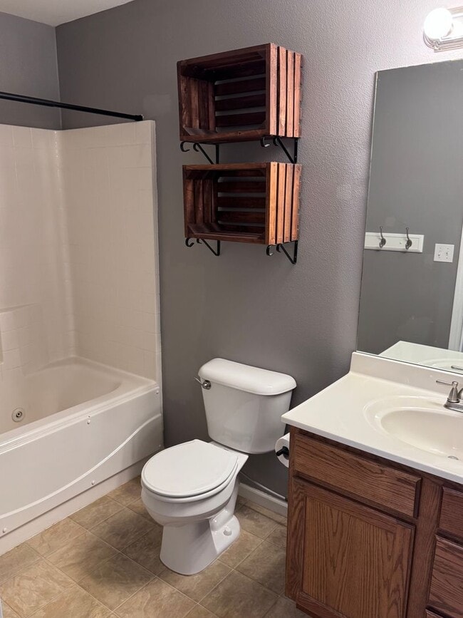 Building Photo - 3 Bedroom Home Close to FLW!