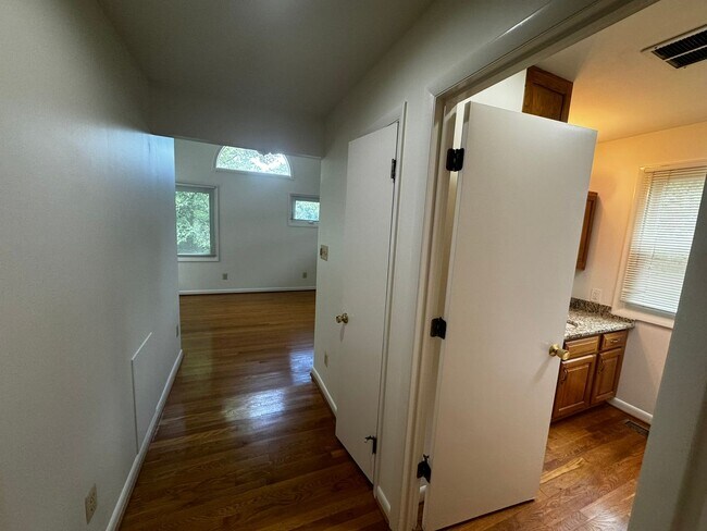 Building Photo - Split level 4-bedroom 3-bathroom home