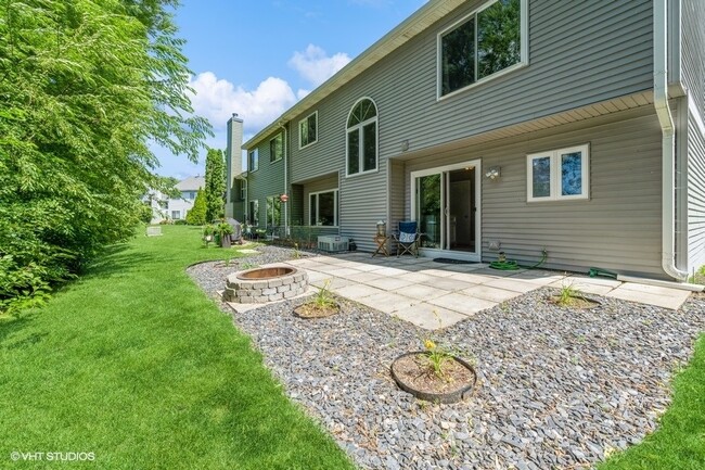 Building Photo - 9 Larkspur Ct