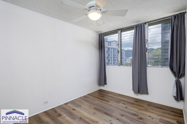 Building Photo - 2637 Kuilei St