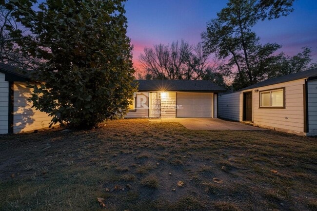 Building Photo - 631 W Baker St