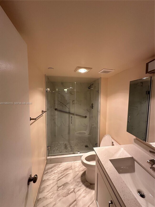 Building Photo - 1100 St Charles Pl