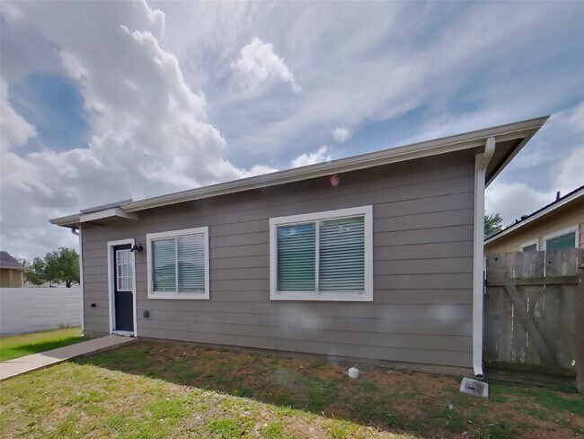 Building Photo - 20503 Providence Point Dr