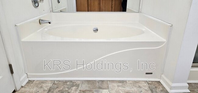 Building Photo - 25 Gallaer Ct