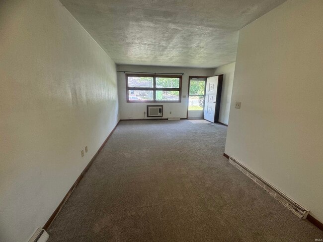 Building Photo - 1906 E Maxwell Ln